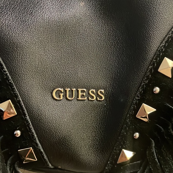 Guess backpack just wore it a few times. Very good state - Picture 2 of 4